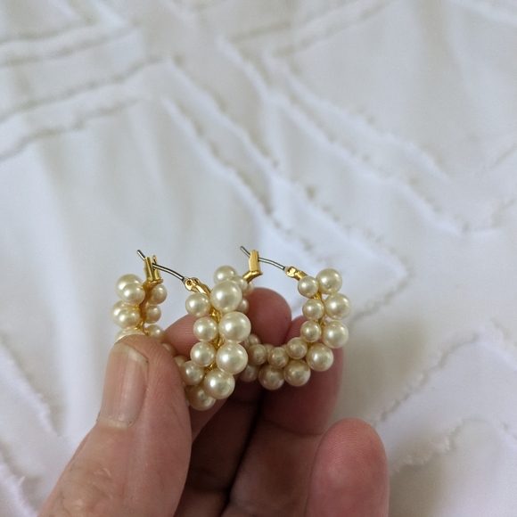 J Crew peal hoop pierced earrings - Picture 2 of 9